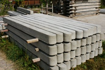 Słupki ogrodzeniowe