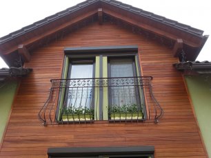 Montaż elewacji drewnianych