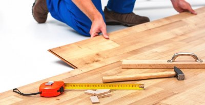 Układanie podłóg drewnianych