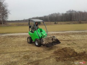 USŁUGI MINIŁADOWARKĄ AVANT