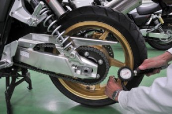Wymiana i wyważanie opon motocyklowych