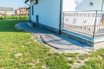 Układanie kostki brukowej