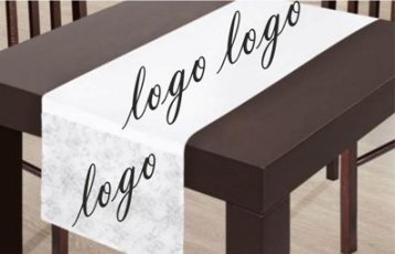 Obrusy reklamowe z nadrukiem lub haftem