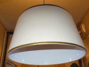 Abażur do lampy wiszącej lub stojącej.
