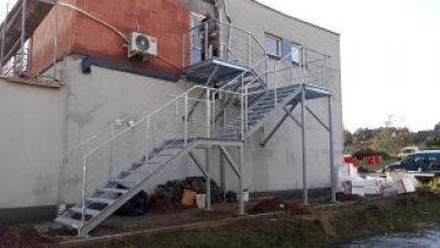 Kraty pomostowe, stopnie schodowe