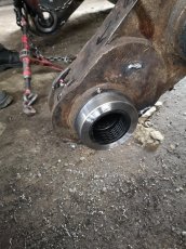 Tulejowanie otworów​ maszyn budowlanych